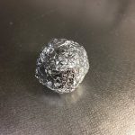 乾燥剤の静電気防止にアルミのボール